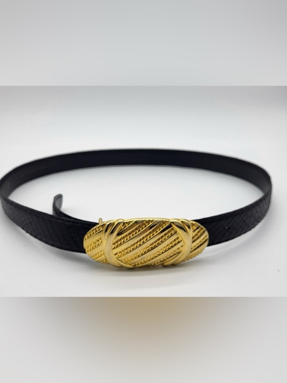 Genuine Snakeskin Belt SZ 80/ size 6 marked large